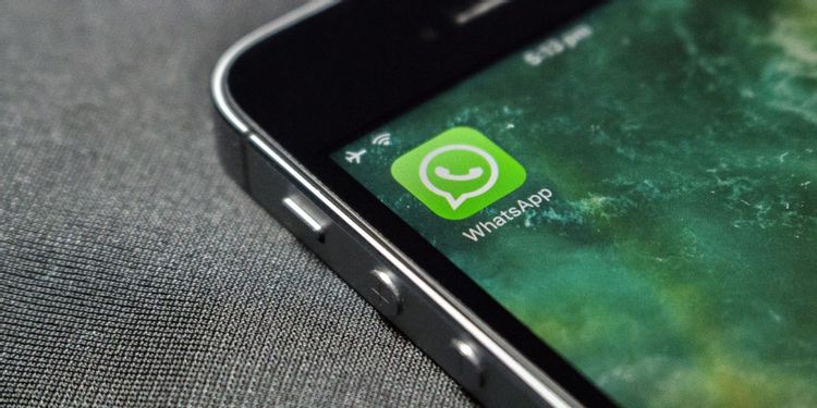 WhatsApp Tips and Tricks for Android and iOS (Free Cheat Sheet)